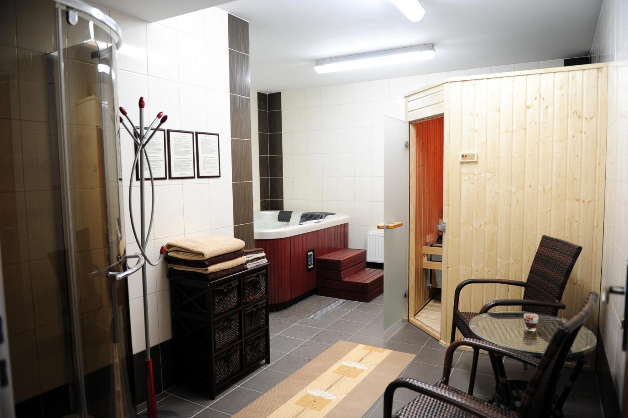 Hotel Maxim קווידזן מראה חיצוני תמונה