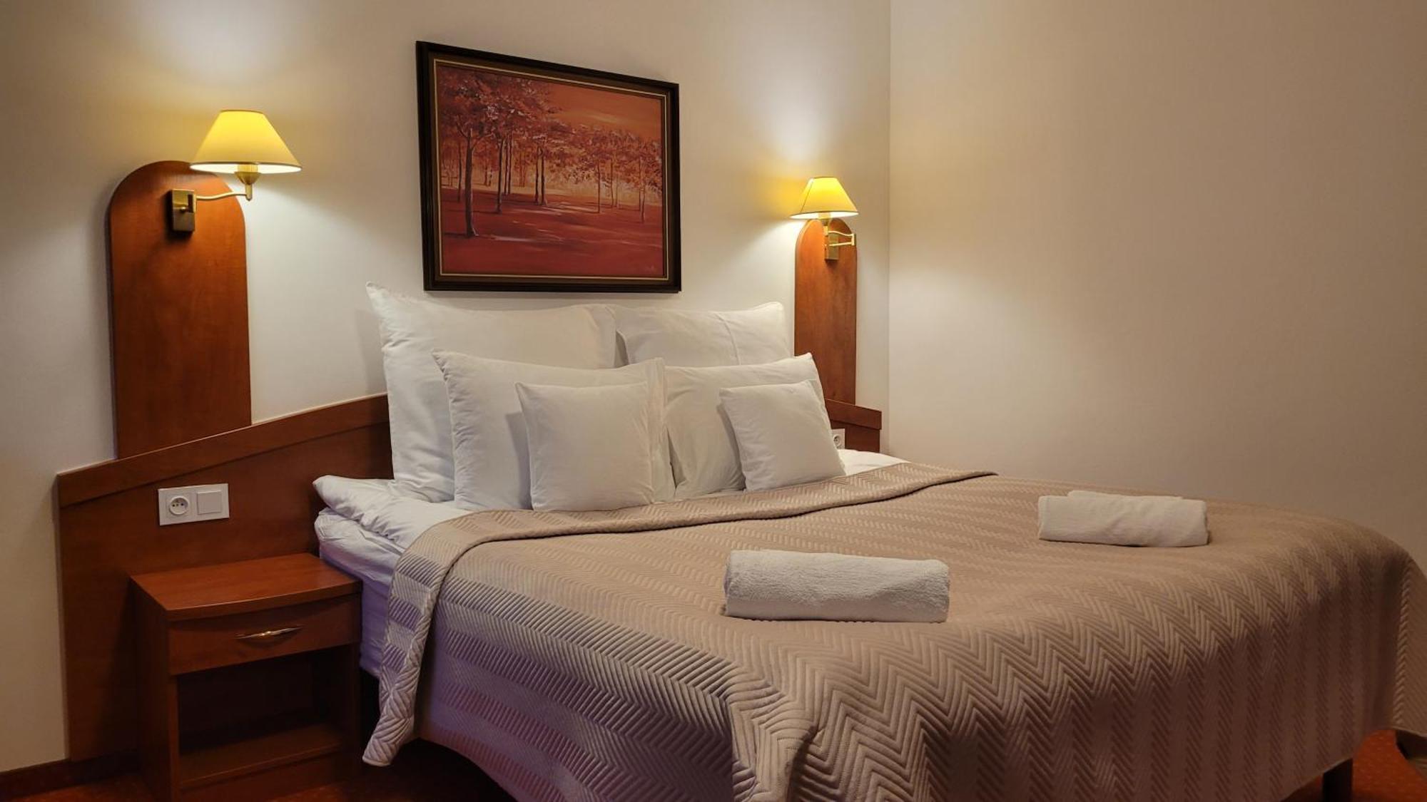 Hotel Maxim קווידזן מראה חיצוני תמונה
