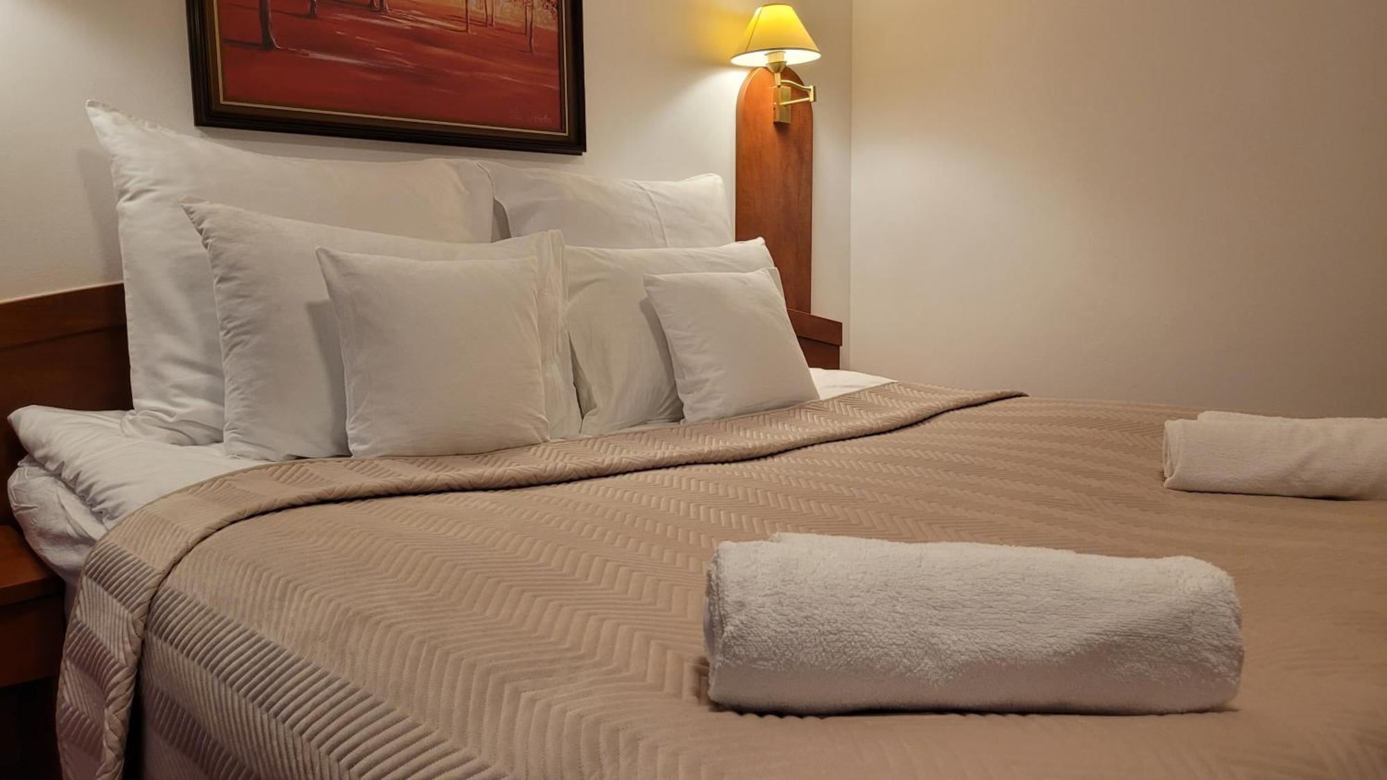 Hotel Maxim קווידזן מראה חיצוני תמונה