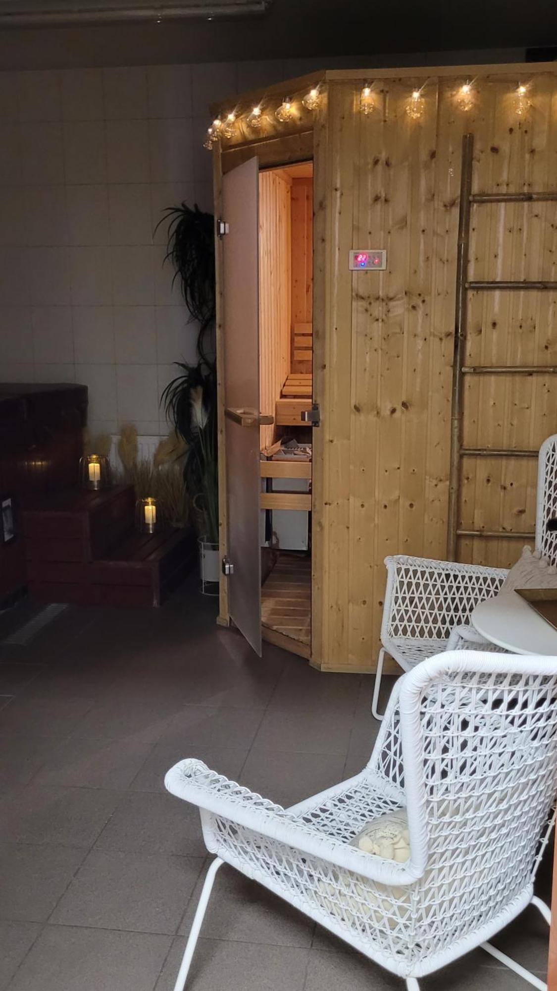 Hotel Maxim קווידזן מראה חיצוני תמונה