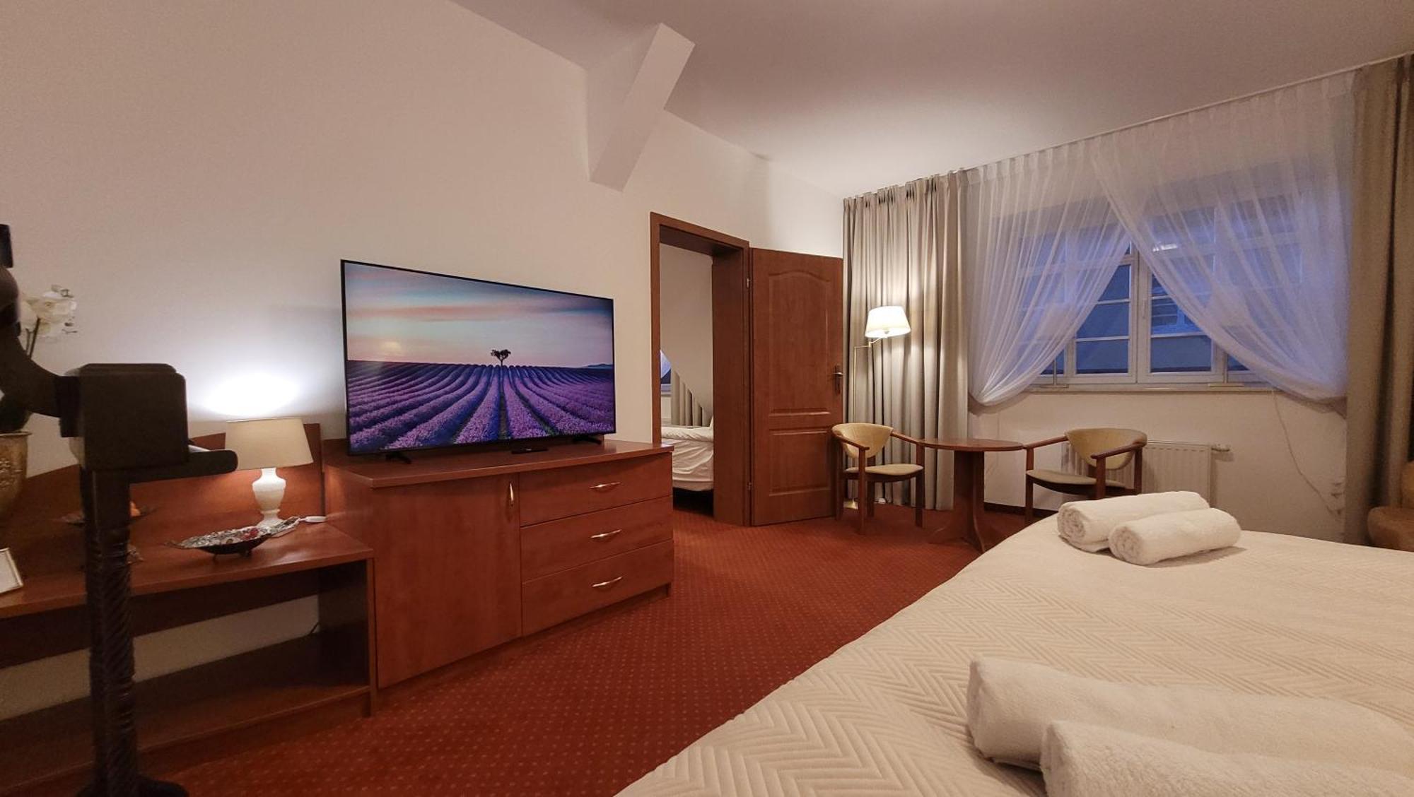 Hotel Maxim קווידזן מראה חיצוני תמונה