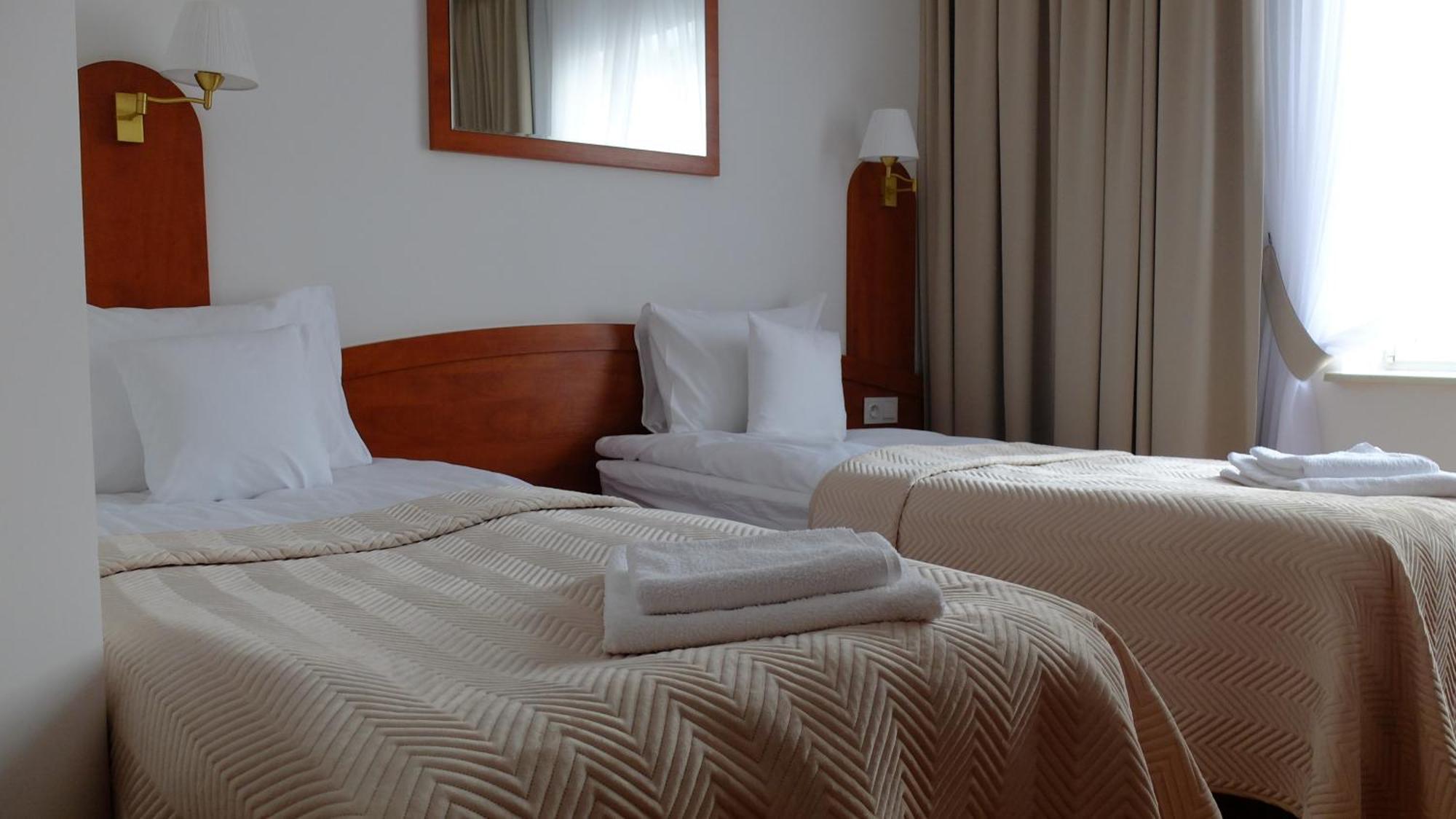 Hotel Maxim קווידזן מראה חיצוני תמונה