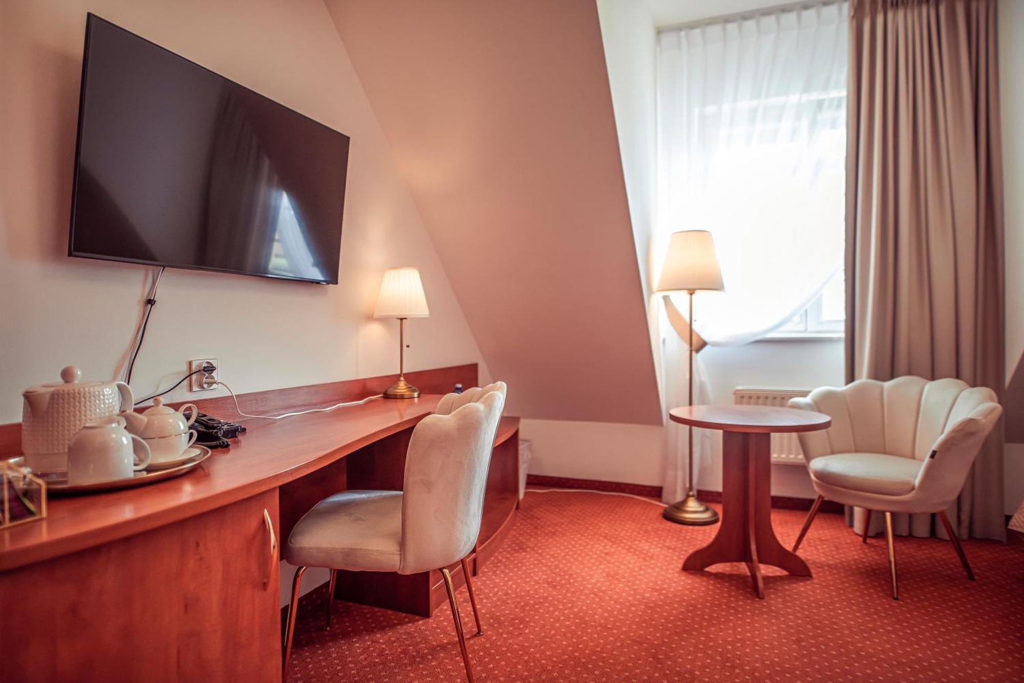 Hotel Maxim קווידזן מראה חיצוני תמונה