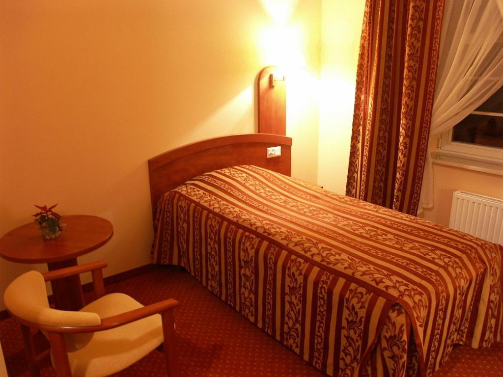 Hotel Maxim קווידזן מראה חיצוני תמונה